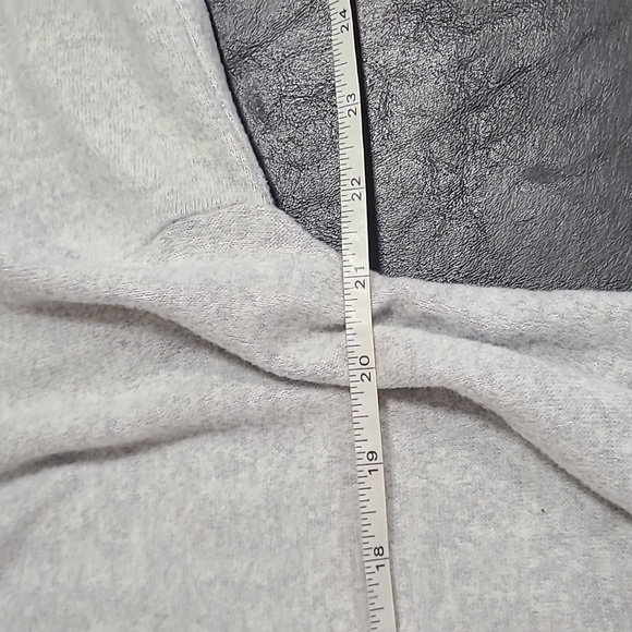 Express Women's Gray V-Neck Twist Front Sweater size XS oversized casual cozy - Picture 7 of 7
